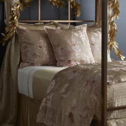 Jardin Fleur Duvet -France and Son Store JardinFleur Lifestyle PinkGold 1 500x500 crop center 2x 1a58a4a5 3f9c 498c ac72 3879a42d8c61